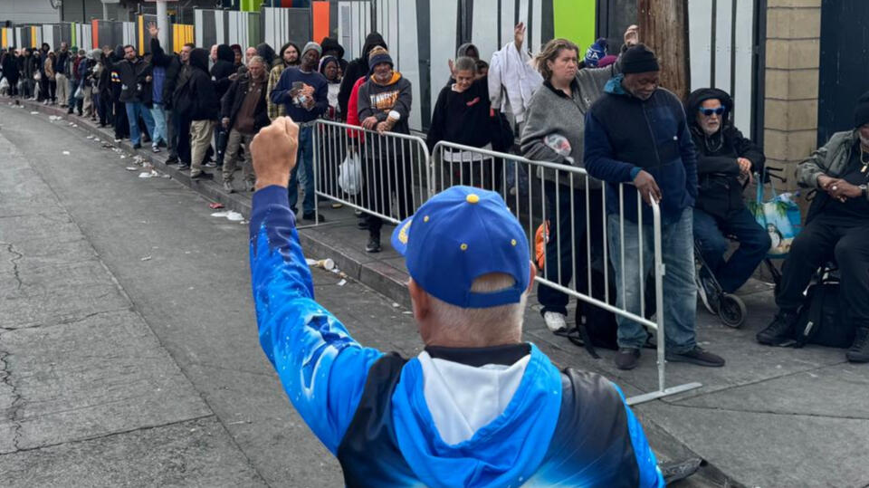 Preaching to the homeless/ predicandole a los desamparados Preaching to the homeless/ predicandole a los desamparados